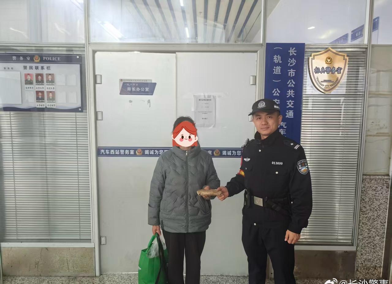 【他们用坚守书写春日暖心事】
        近日，长沙市公交（轨道）公安局汽车