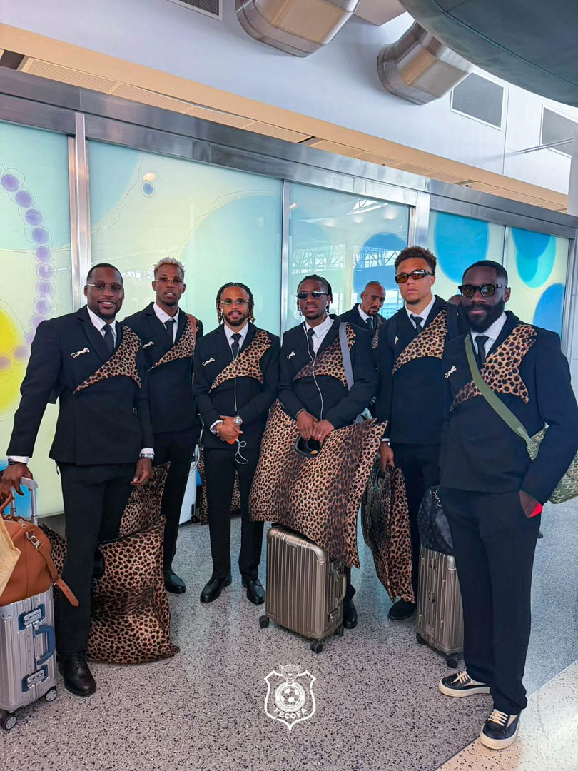 “豹子军团”刚果民主共和国足球队抵达修斯顿。🇨🇩🐆 连刚果都进了………球员