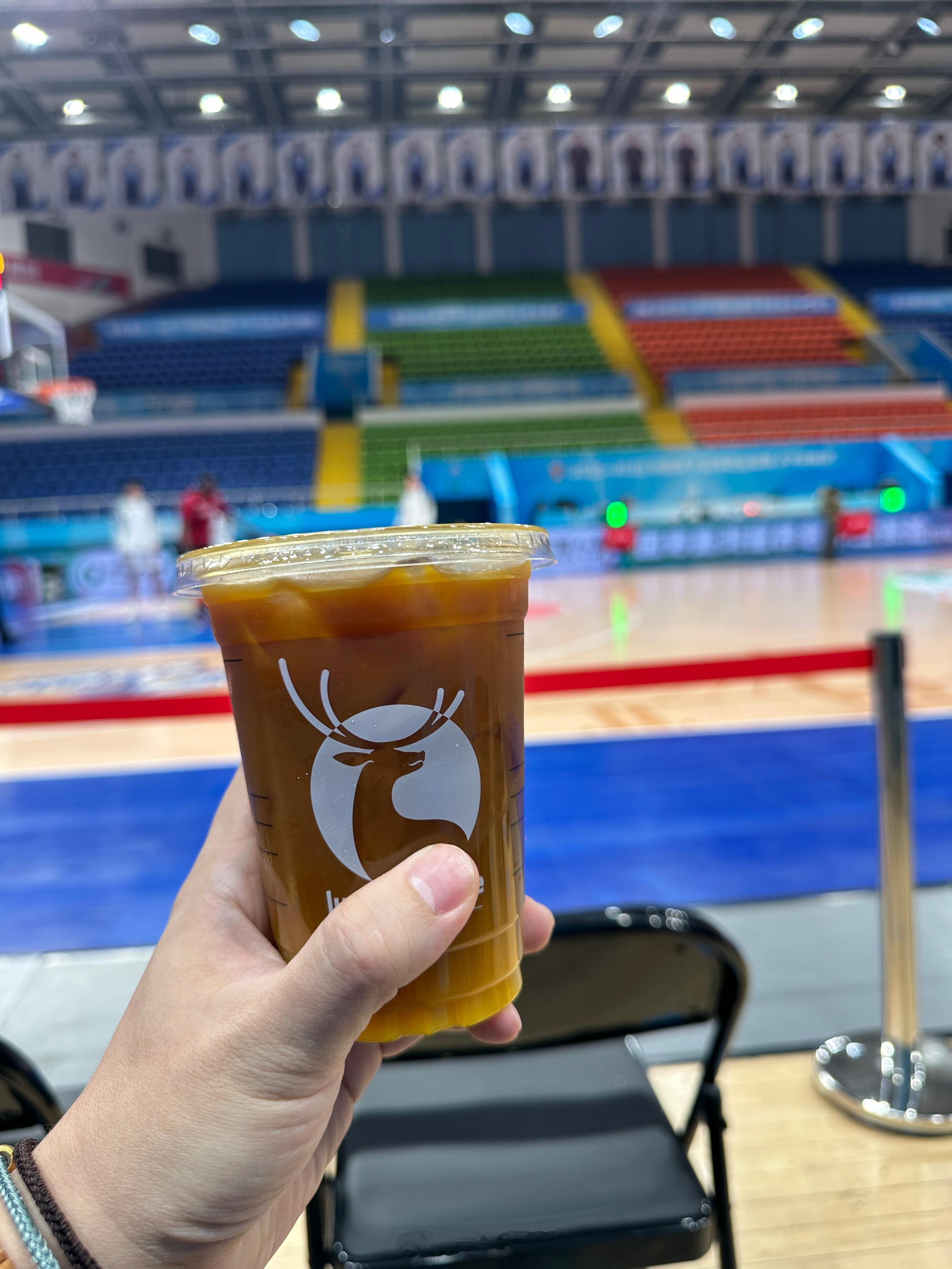 宁波男篮vs北京男篮 我原来的实习生上赛季在这当MC，现在去了福建女篮，还让宁波