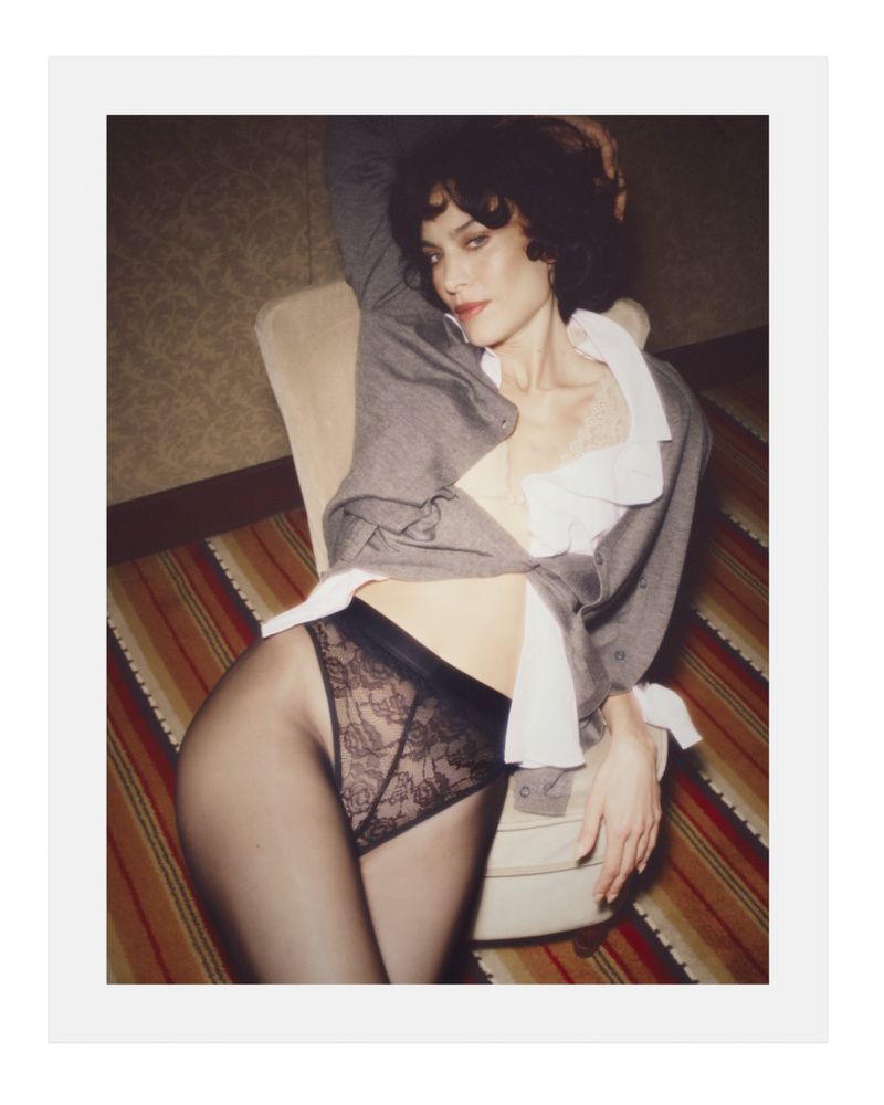 钟小姐Alexa Chung登上《Behind the Blinds》2026年