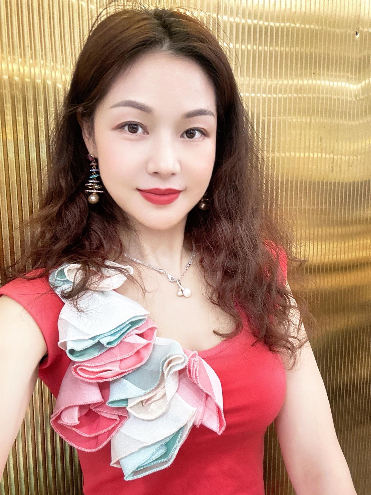 早安，今天是9🈷️9日，新的一天，愿你顺心如意，平安顺遂！ 女人的自信穿搭