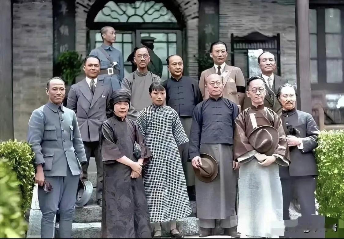 这张照片是1920年前后，国民党早期核心人物的一次重要合影，记录了当时党内多位重