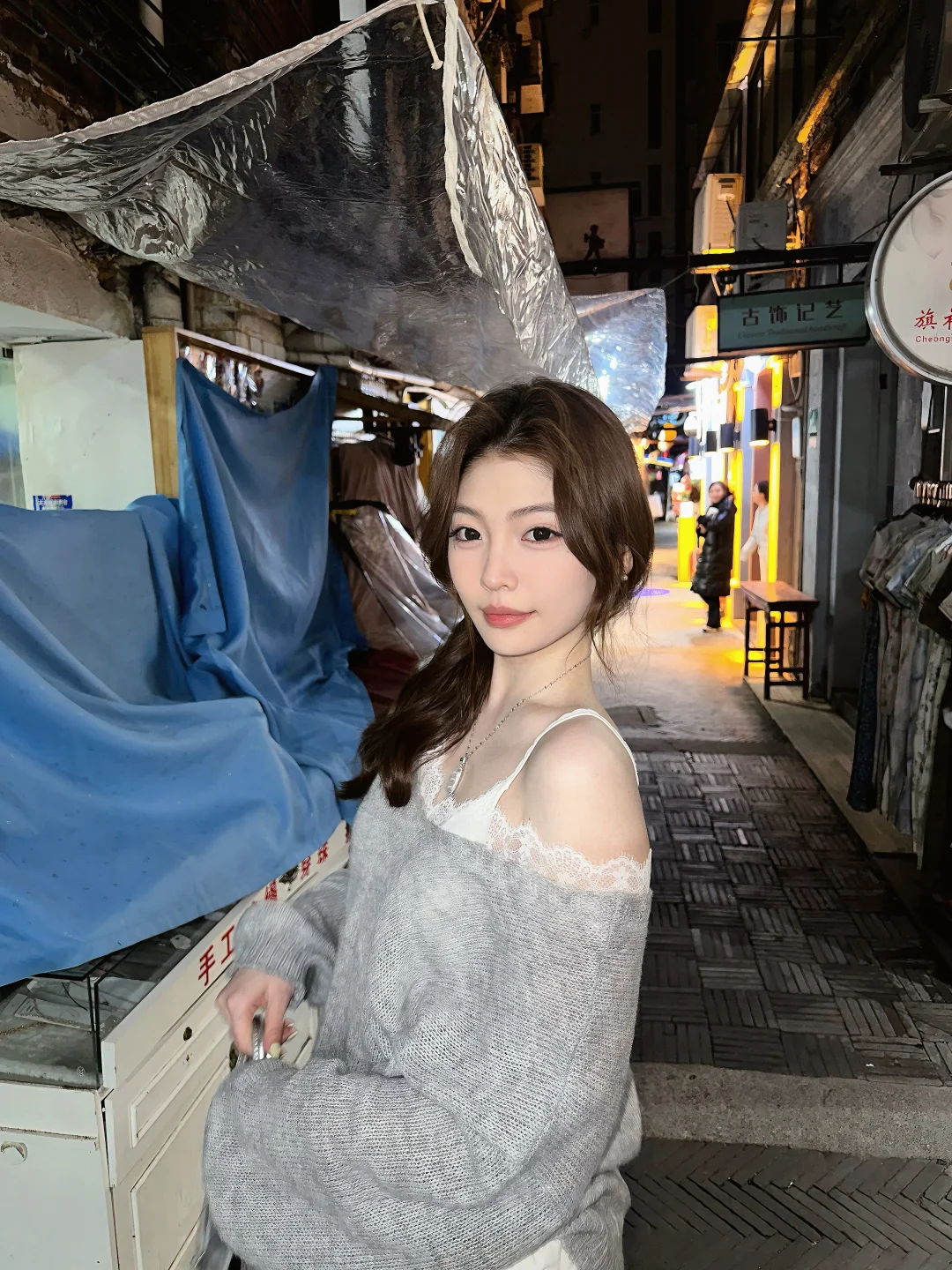在校女大”夜游田子坊📷
