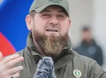 俄罗斯终于有人憋不住彻底不装了！车臣领导人卡德罗夫直接公开喊话普京，别再对北约客