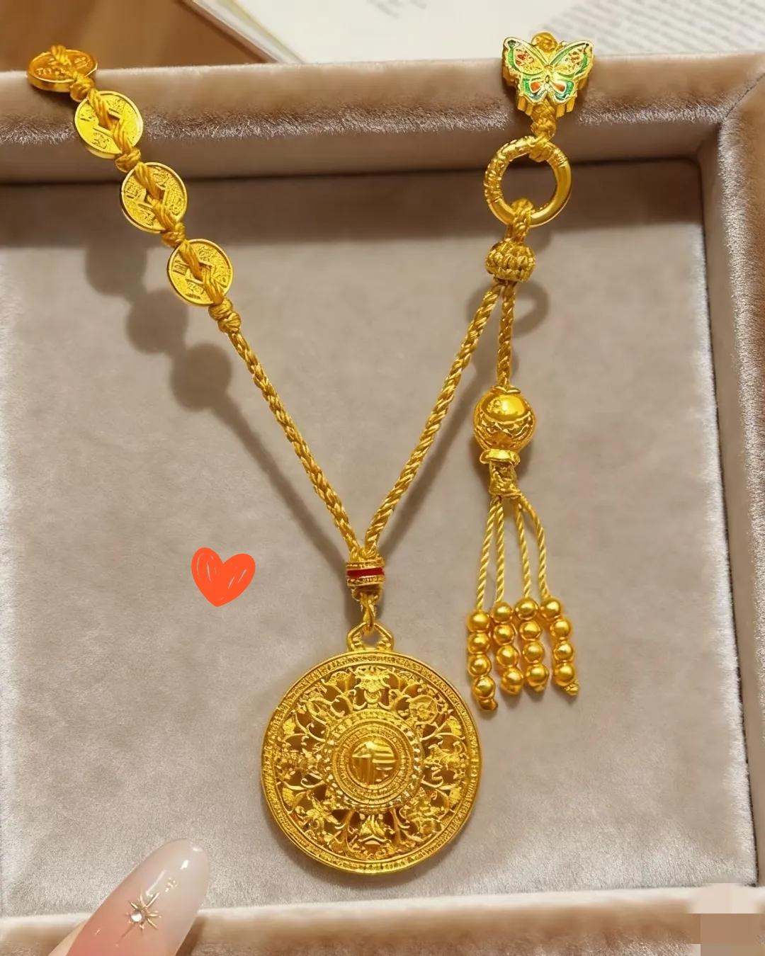 1月23日，
金价已经彻底失控了，
一只100克的金镯子，随随便便
就要破15万