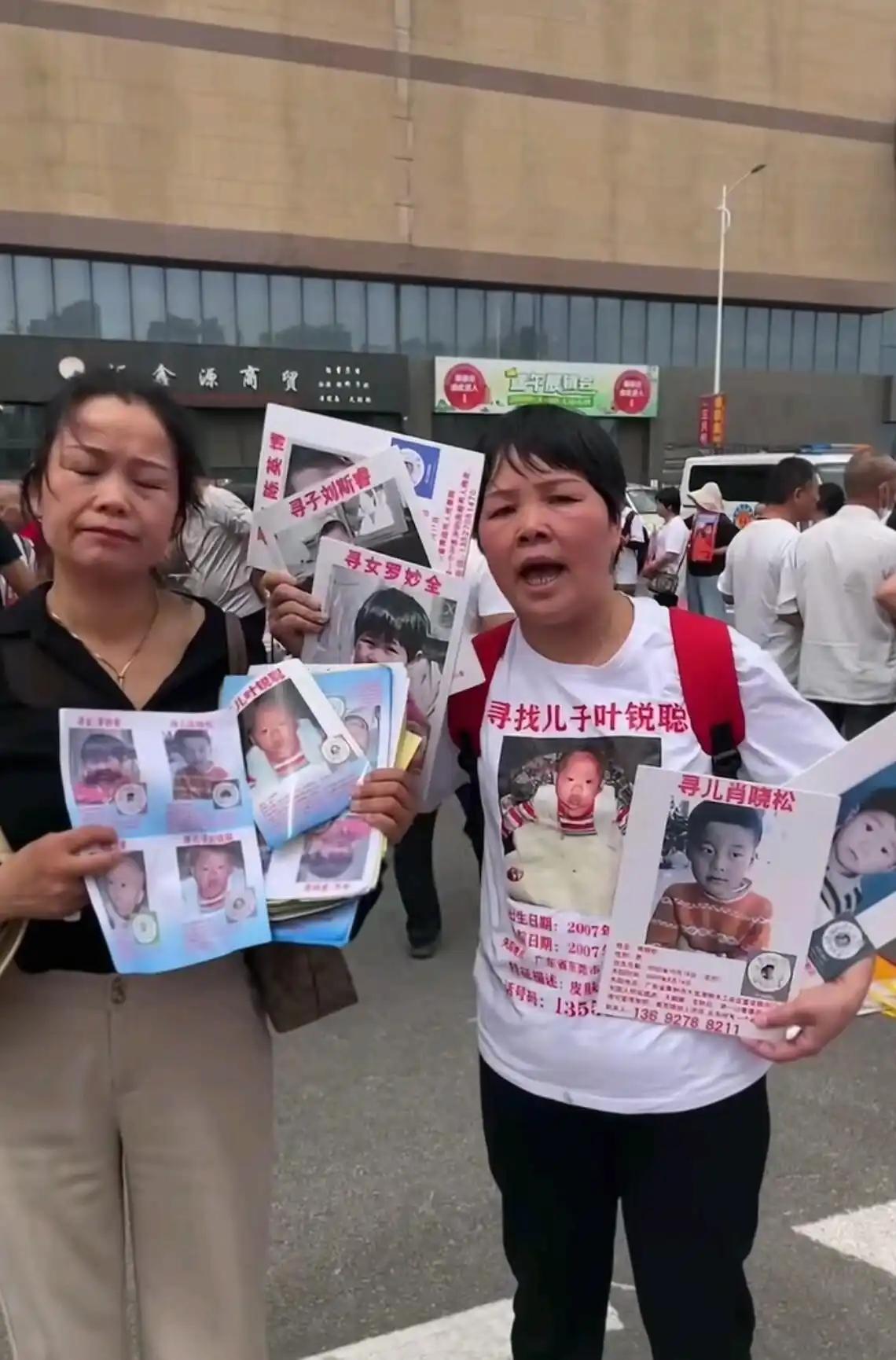叶锐聪找到了！[撒花][撒花]
被抢18年后与母团聚
2025年10月，东莞寮步