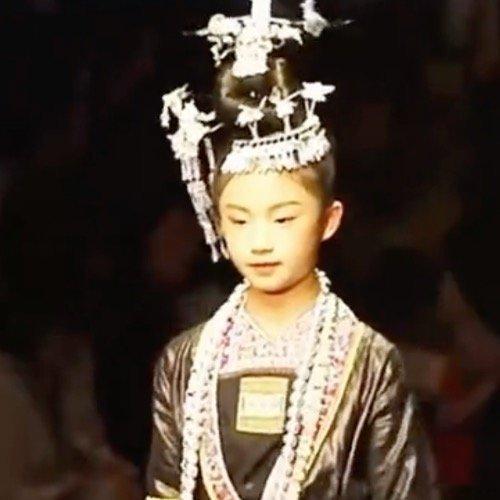 年轻人开始在苗寨抢机位了live图美颜功能上线黔东南旅游火出圈啦！“村T”“村B