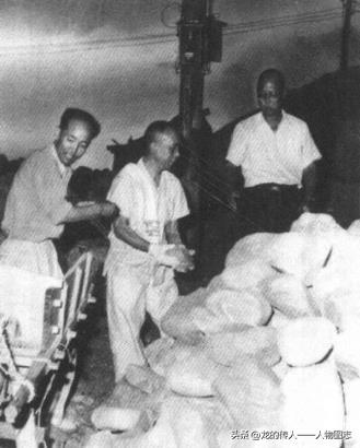 1958年5月，中央国家机关和中直机关各部正副部长和司局长以上干部500多人到十