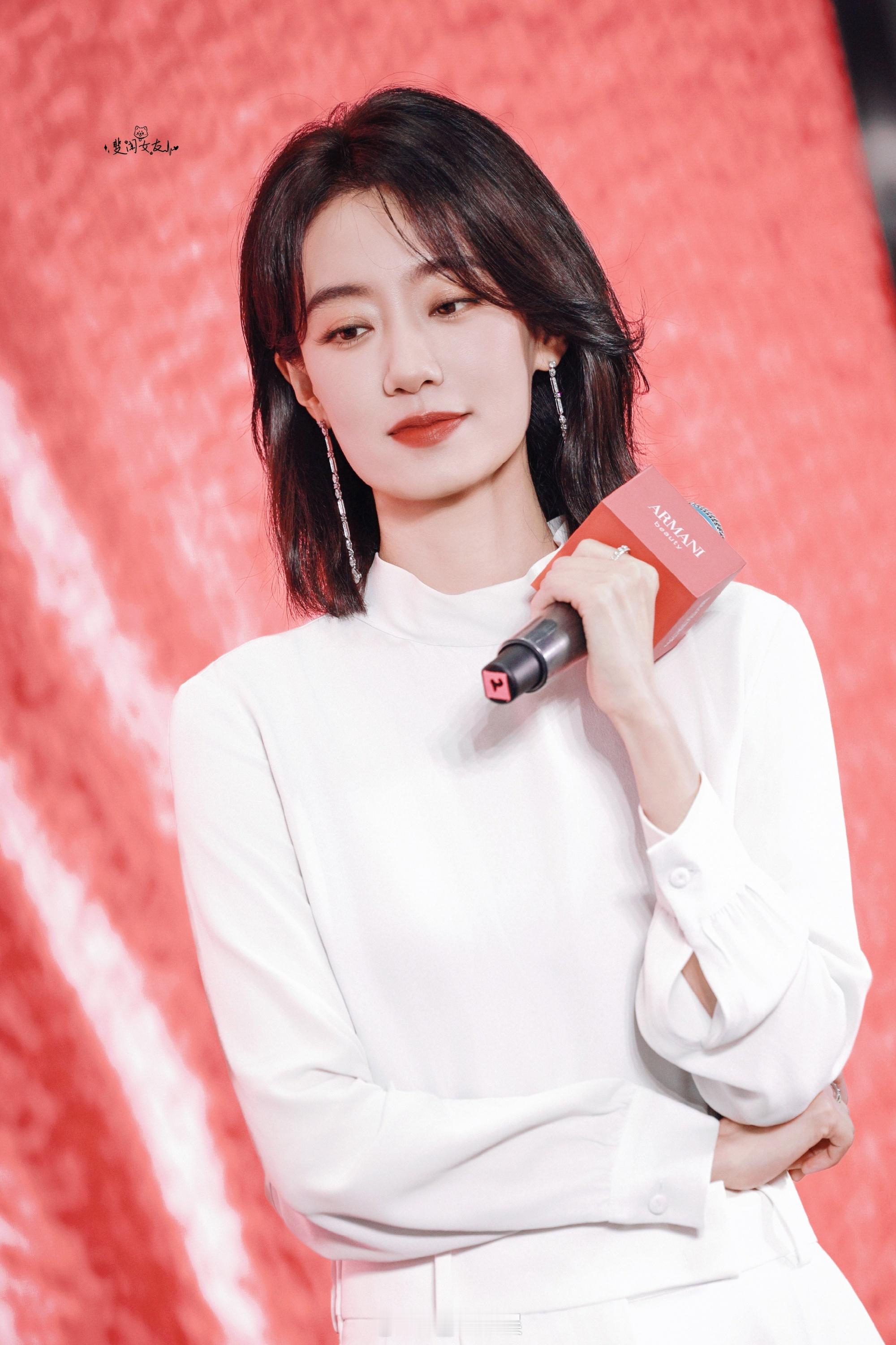 照张小斐这个气血给我调张小斐线下美成这样了活动生图封神，张小斐脸上血色均匀透亮，
