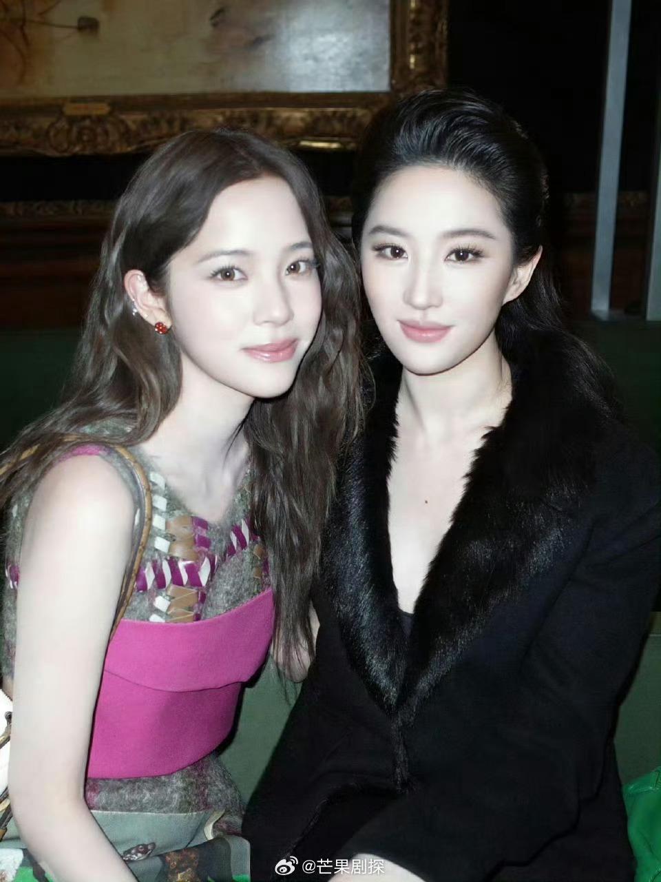 欧阳娜娜把和刘亦菲合照放C位欧阳娜娜刘亦菲甜酷姐妹 甜酷姐妹花，古早味溢出屏幕啦