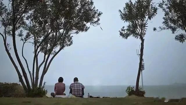 你会帮助身边需要帮助的人吗?会，一生都会，我也会一直坚持下去，让世界充满爱。