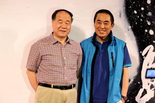 一次，记者问莫言:“当年张艺谋是不是出100万买你的《红高粱》版权？”莫言却说: