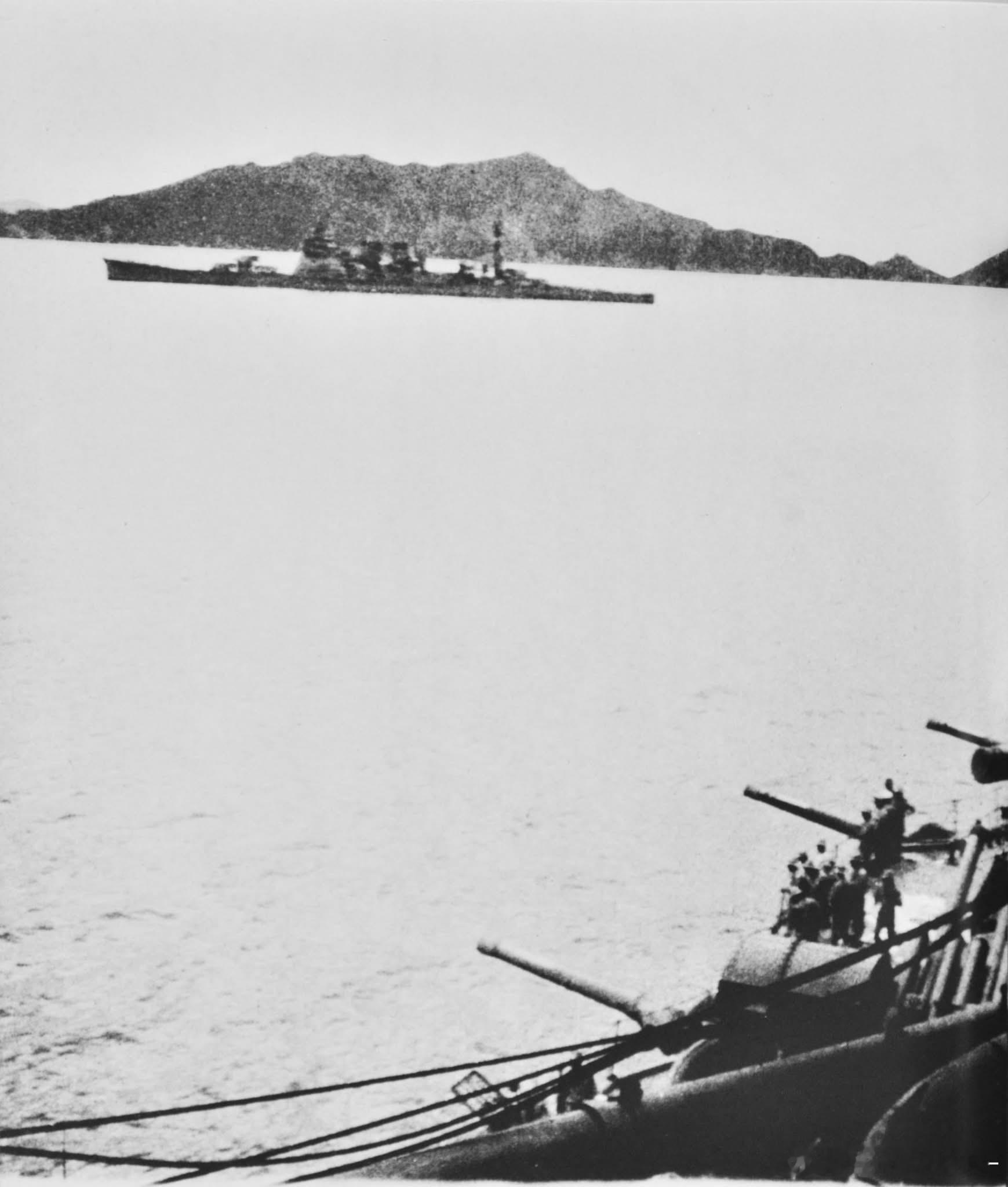 停靠在越南中部卡马兰湾的爱宕，从金刚号上拍摄于1942年2月21日军事历史全触达