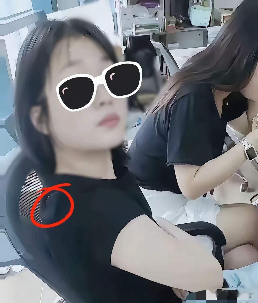 杭州白嫖女白领已经被公司停职处理！正在走解约流程！有细心网友发现她黑短袖后部有个