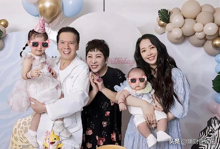 “向家真的破产了吗？”向太在直播间回应，否认谣言并亮出底牌。
近年来，“向家是否