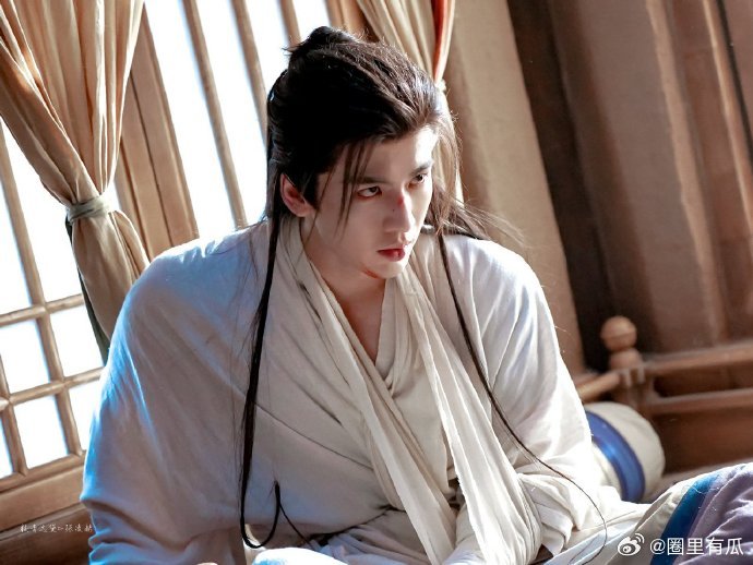 逐玉热度张凌赫这侧脸帅吗？ 