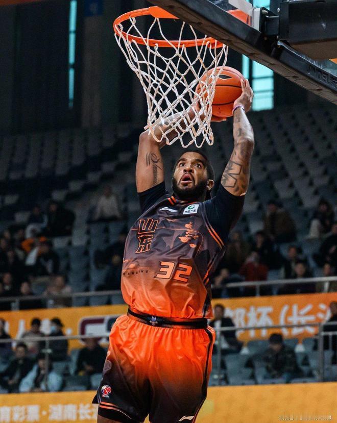 近期遭遇四连败的山东男篮，总算迎来一个好消息，核心外援克里斯将于今日山东男篮vs