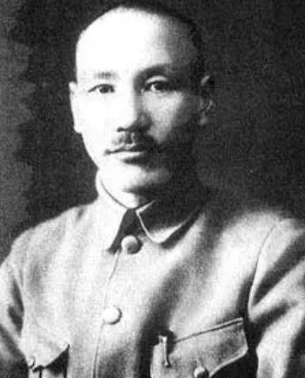 蒋介石最大的错误不是失去大陆退守台湾，而是犯了两个连老祖宗都不会原谅的错误。
 