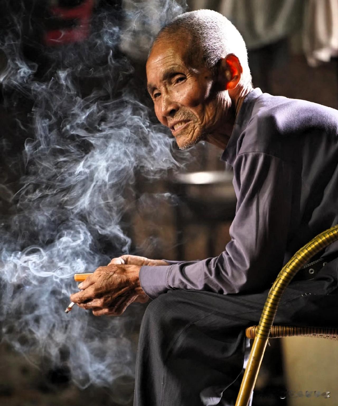 爷爷不小心说出了人性铁律：
邻居不做朋友，女人内裤别晾阳台。

关系法则：梅拉宾
