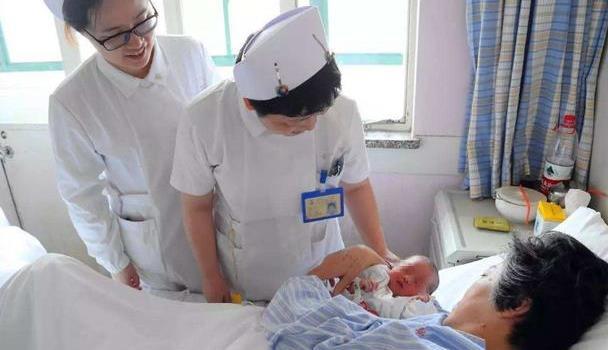 50岁婆婆“逼”儿媳生二胎，被拒赌气，我有6套房，你不生我生！李阿姨家境殷实，拥