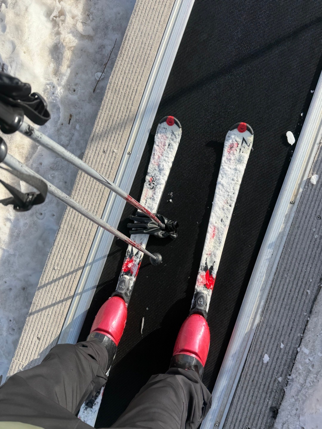 各位停止上班来看我滑雪！初学者，我的天哪，滑一趟要摔三次 赤峰·美林谷滑雪场