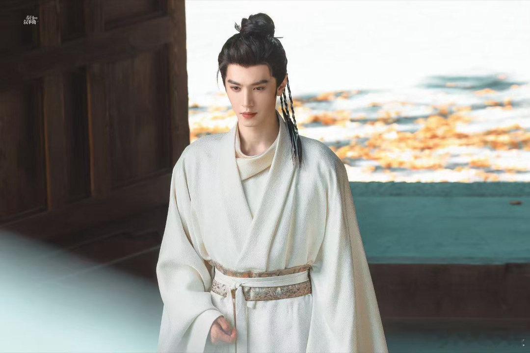 陈哲远这个看垃圾的眼神陈哲远气到瞳颤御廷谣 刷到这段片段，瞳孔微微颤动，压抑的火
