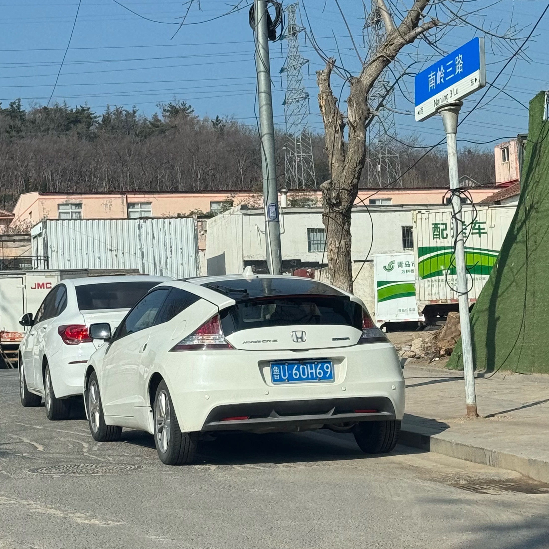 近期有意思的车  能在同一个地方看见至少三辆起亚K9也就是城阳了吧