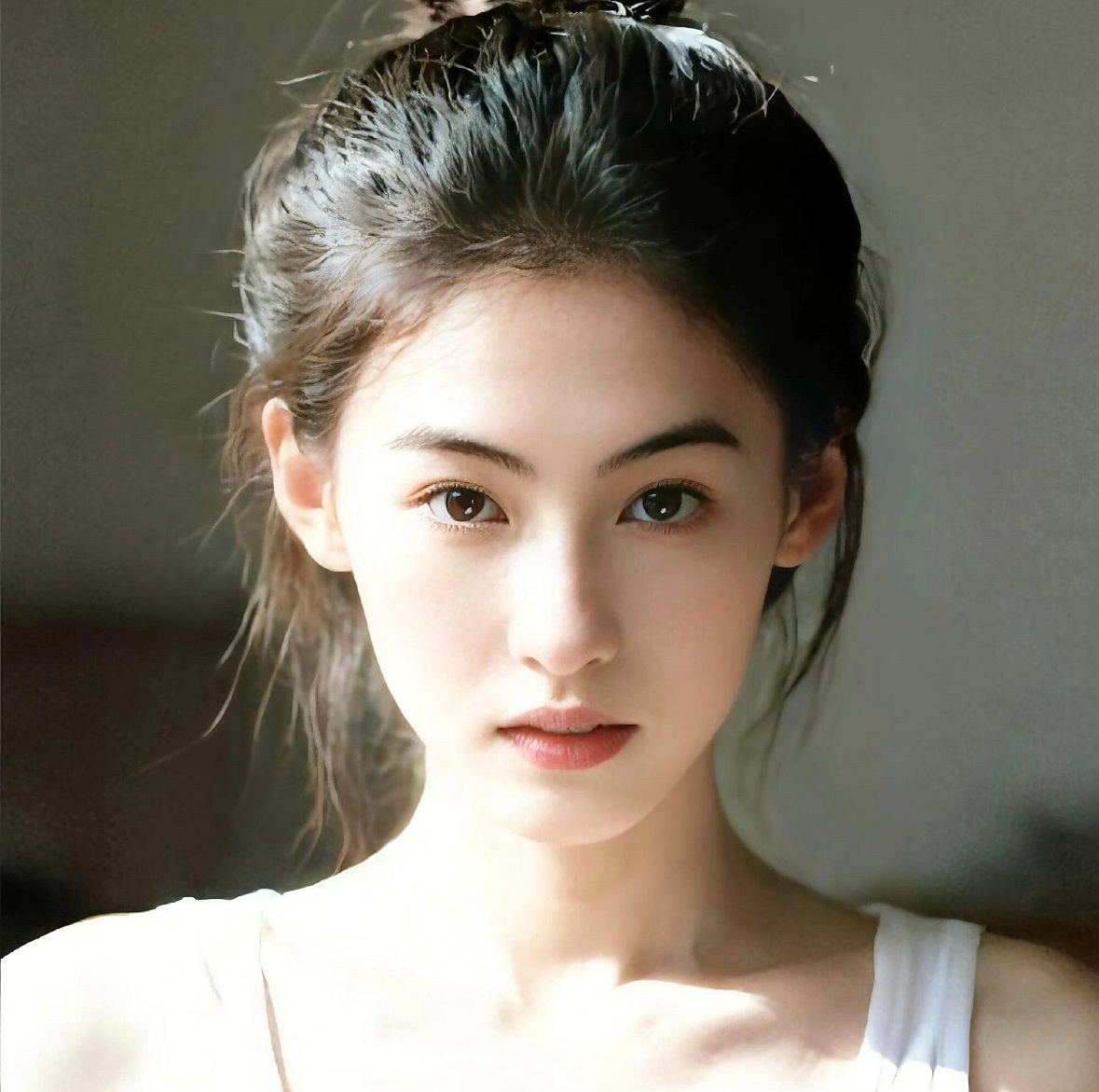 张柏芝完全就是顶级骨相，港风神颜女神，香奈儿老了也是香奈儿，姐姐气质真的好绝！ 