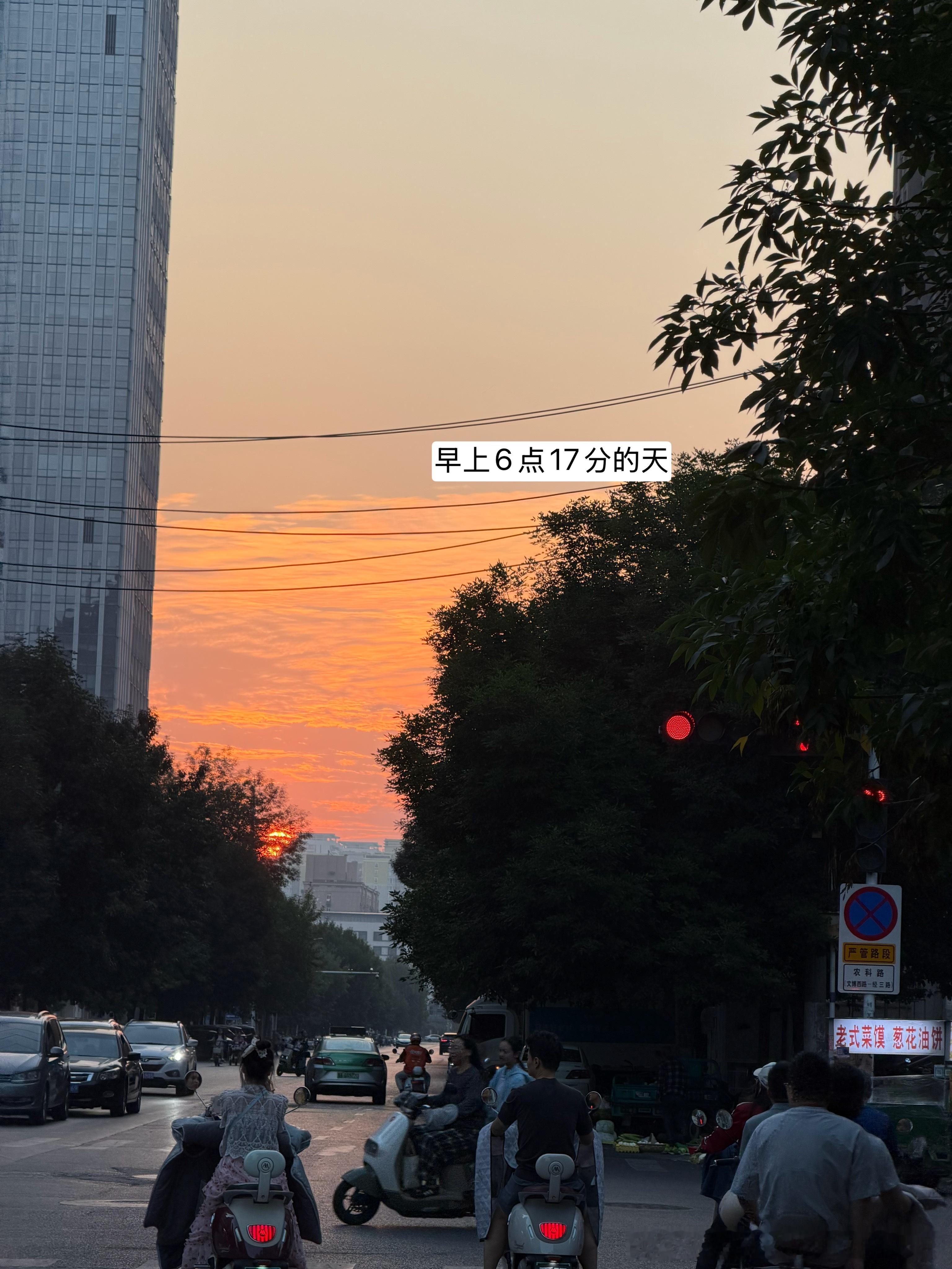 老天鹅，初中生第一次升旗仪式早上6点半到校[泪奔] ​​​