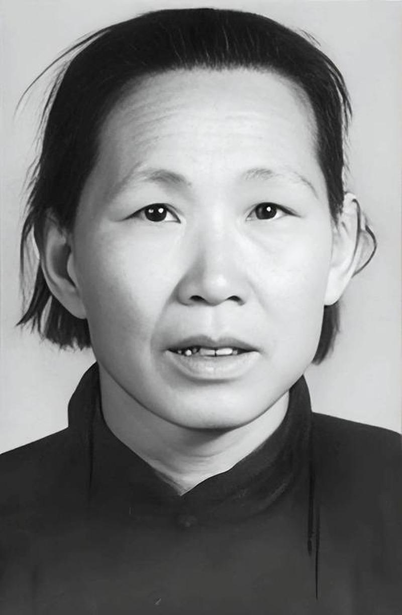 一个19岁的姑娘，在动员大会上当众喊出那句话，全场沉默了片刻。

她说：谁第一个