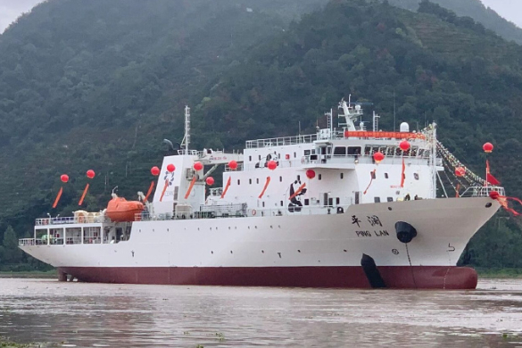 【行走的“大白”：我国首艘民间远洋医疗救援船下水】10月10日消息，据中新网，由