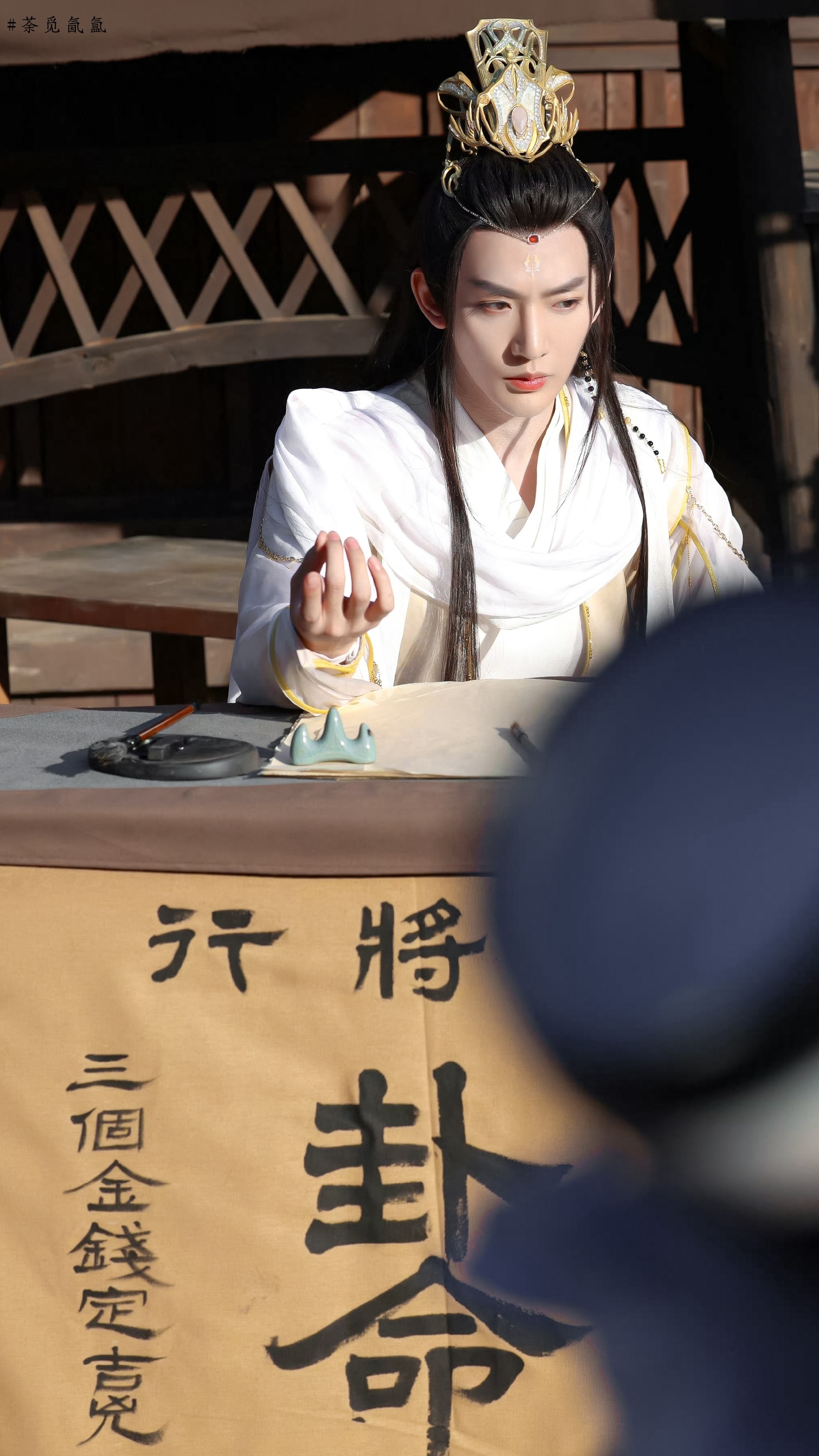 2025年的愿望:只愿我老公邓为早日解约！脱离苦海，看到前方的曙光！可以做自己想
