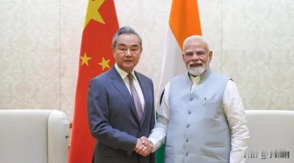 平地惊雷！
中国突然宣布将坚定支持印度！
8月22日，中国驻印度大使徐飞洪表示，