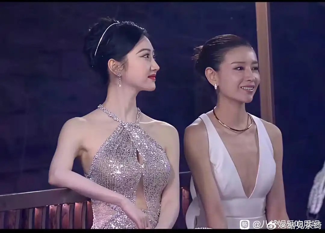 董洁的身材比例已经很牛了，没想到景甜更绝 ​​​