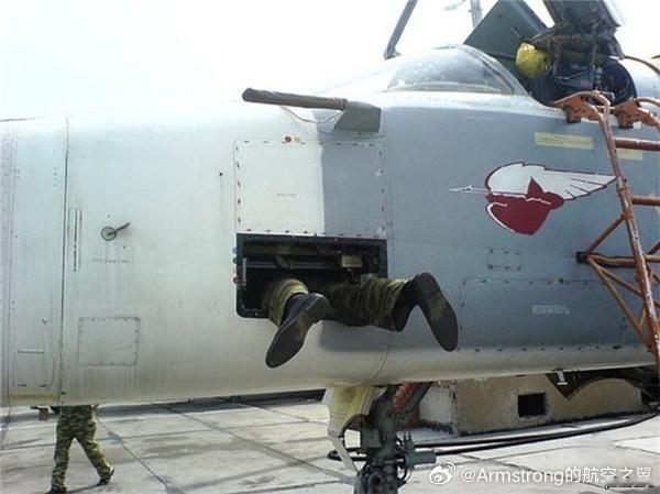 苏-24食人事件，在苏-24MR上这里是装侧视雷达的空间 