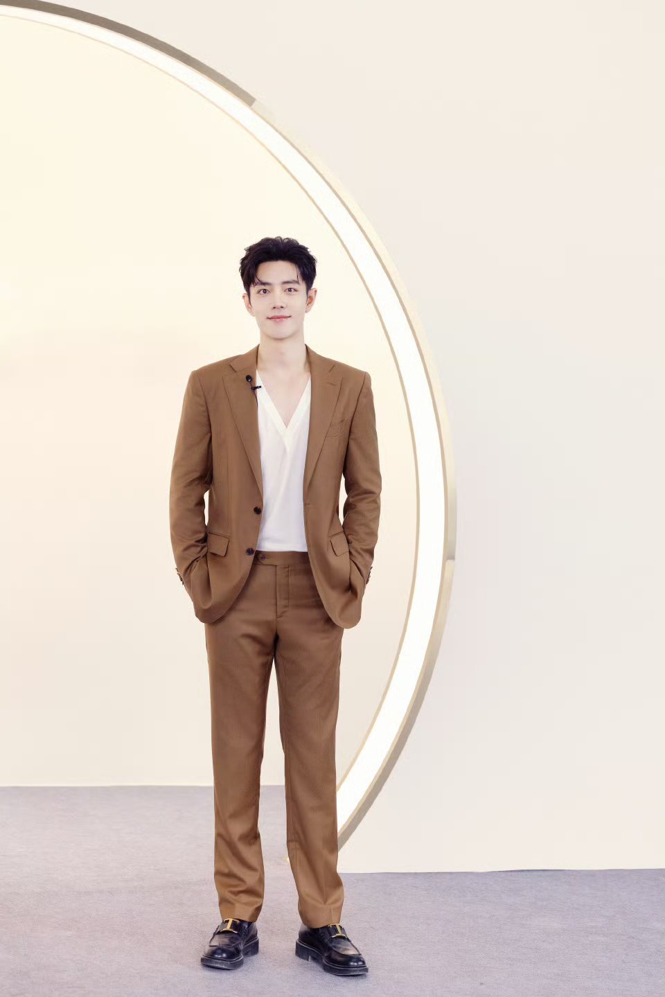 肖战深V白内搭美拉德look，秋日男友 ​​​