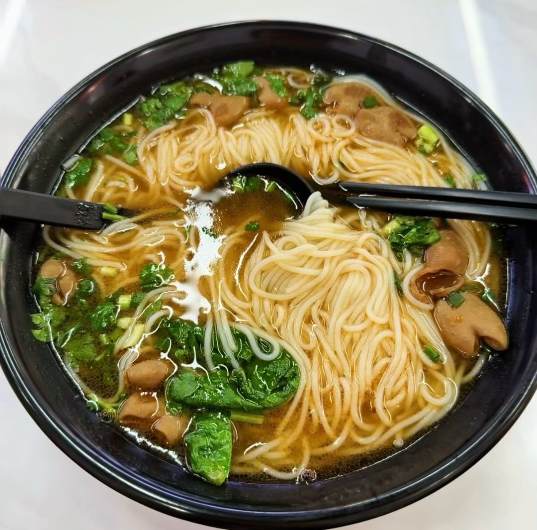 我到现在才吃晚饭！你们信吗？各平台刷图频今晚确实很开心！