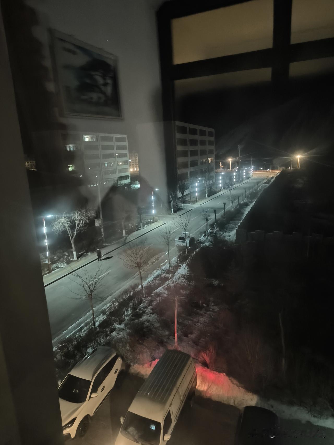 6点整准时起床，这个习惯从2022年5月来古浪县就没断过，一晃快3年了。
每天早