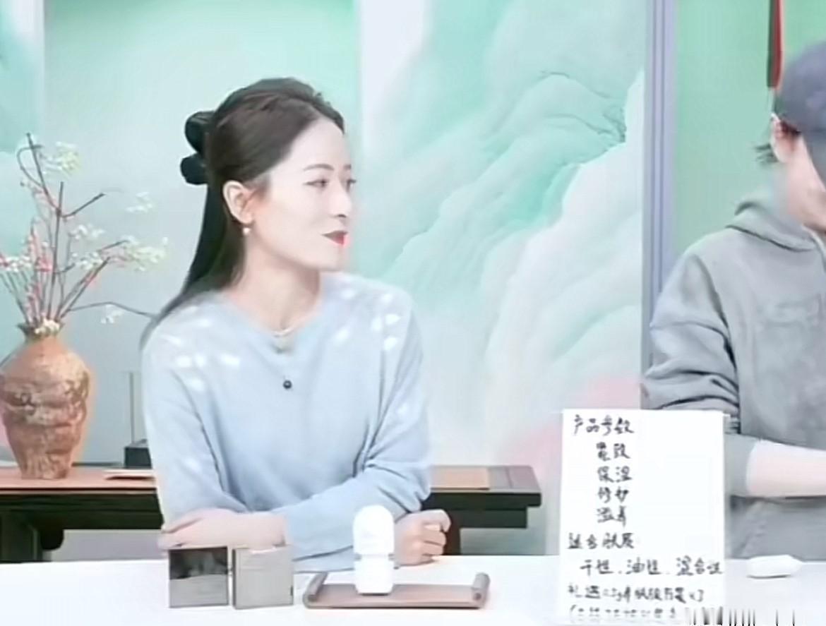 在中关村，千万别随便夸女生是“白雪公主”。
我同事安安，聊粉底液时脱口而出，叫了