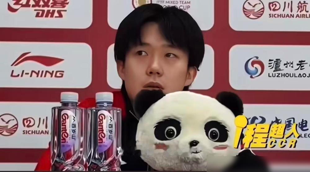 王楚钦这次混团采访有了新变化，真的很奇怪，他这次混团的采访，连续三次采访，都这么