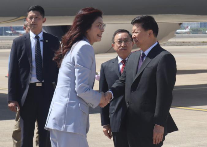 很多人都没发现，郑丽文这几天变了，尤其是从昨天（8号）下午开始。

时间太快了，