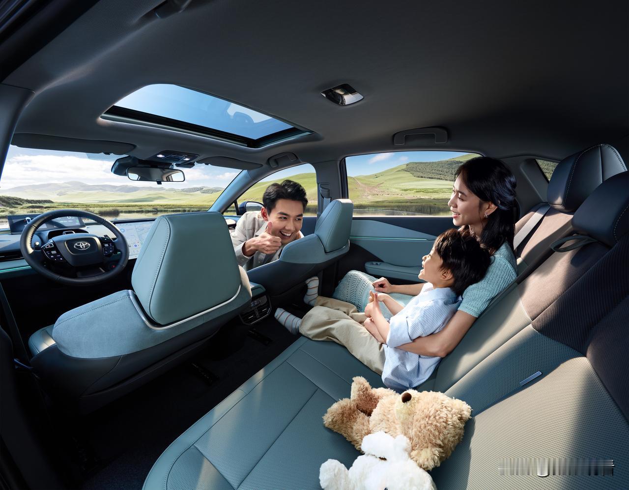 丰田疯了？9.38万能拿下B级纯电家轿！
 
大家快掐我一下！丰田这波操作直接掀