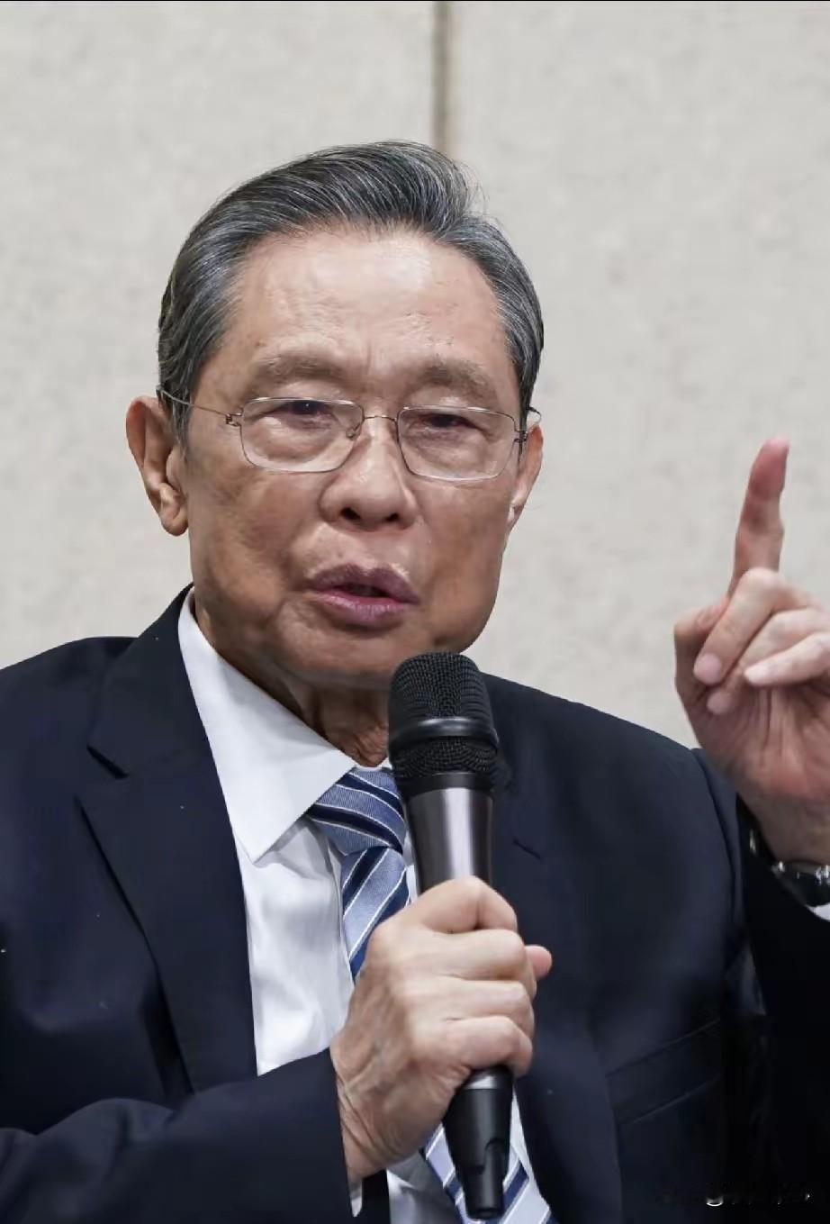 钟南山院士曾说：“真正拖垮你身体的，不是熬夜，不是饮食，是长期无法疏导的坏情绪。