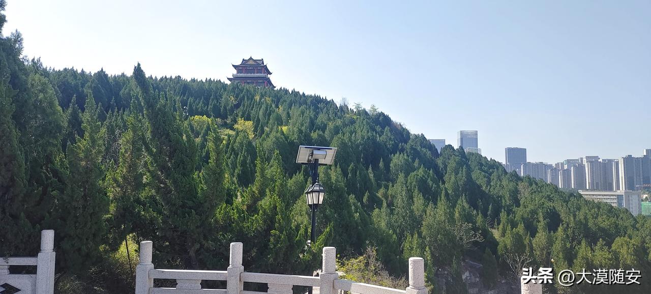 我们的游山玩水，大山坡！