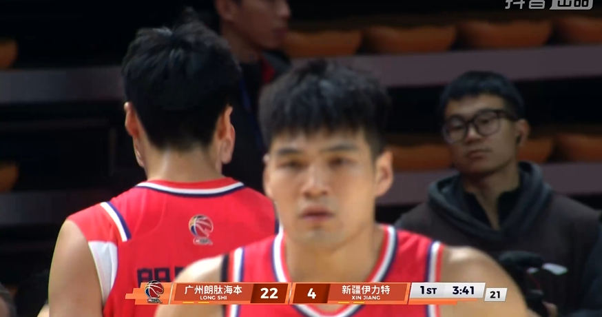 广州队这波有点狠啊，第一节就领先新疆队这么多。。。。。。广州男篮vs新疆男篮