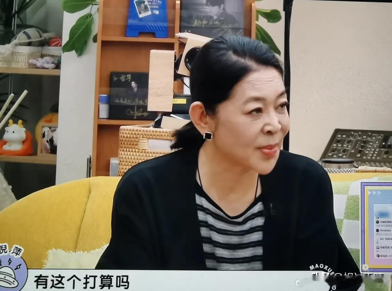 倪萍问李雪琴：“你有结婚的打算吗？”李雪琴：“有啊，我这一生是一定要结婚的。”倪
