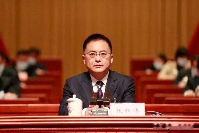 以前查人的人，居然也被查了！说明了我当从严治党，铁腕反腐的决心和勇气！