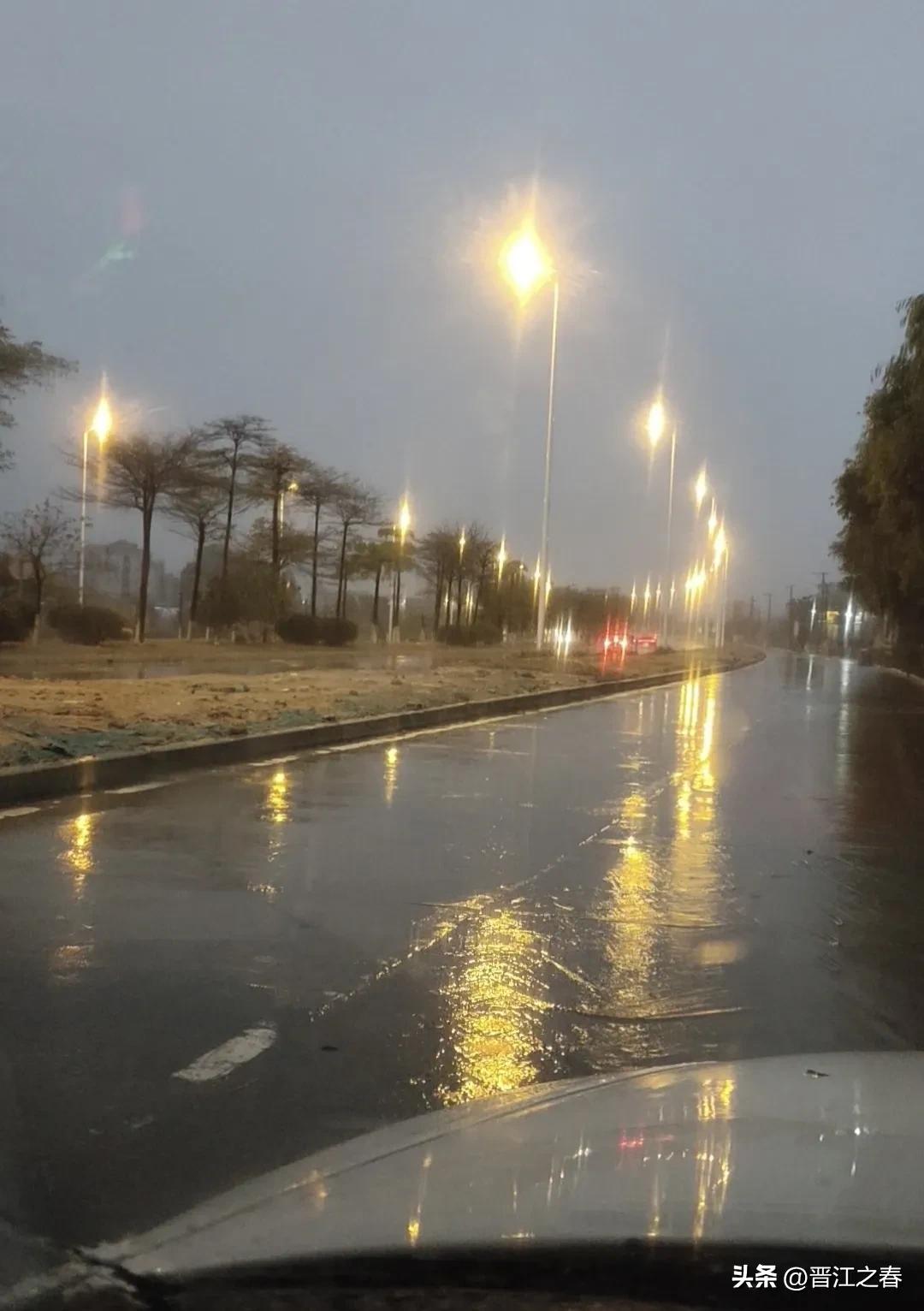 苹果手机拍的照片，比OPPO手机拍得比较清哳，但OPPO拍的气氛好！
(前三图苹