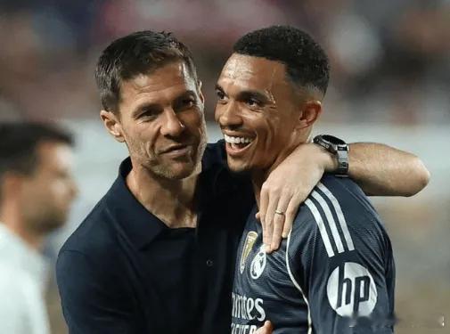 本赛季仅3次首发！罗马诺：皇马仍满意阿诺德，对他100%信任知名记者罗马诺透露：