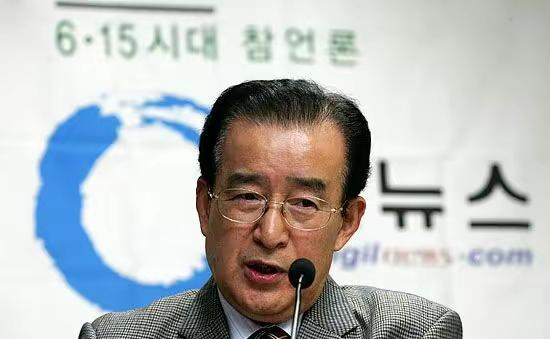 1996年，檀国大学教授郑守一因间谍身份败露，被韩国警方抓捕，然而让人意外的是，